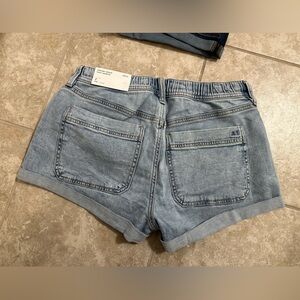 Size 1 American Eagle shorts still has tags never worn